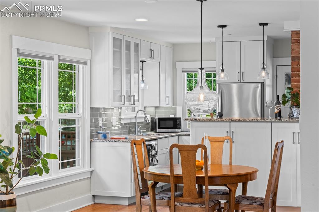 Image 9 of 42: Dining Area