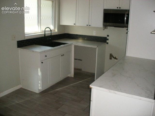 Image 15 of 43: Kitchen