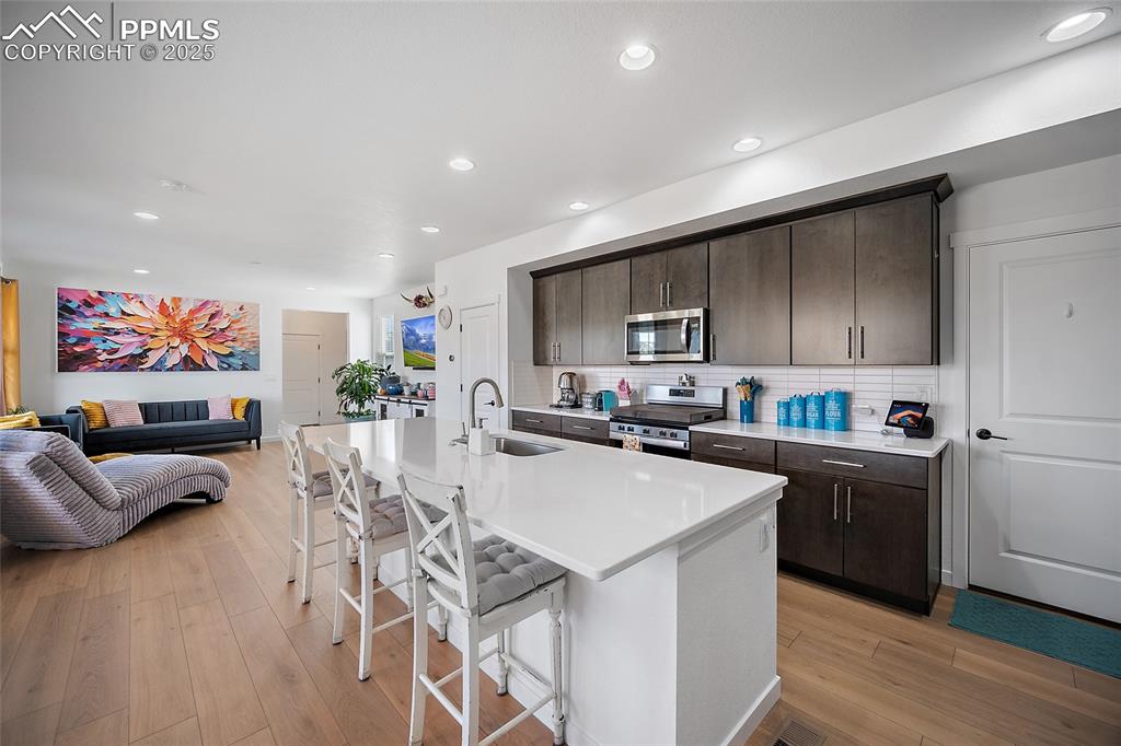 Image 18 of 49: Kitchen