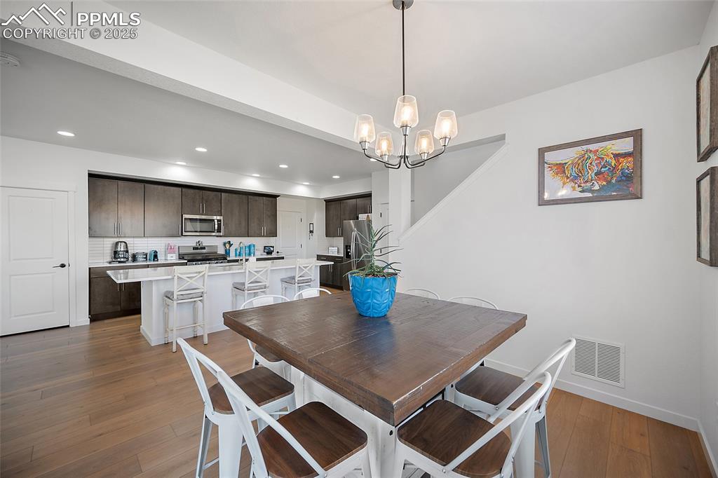 Image 19 of 49: Dining Area