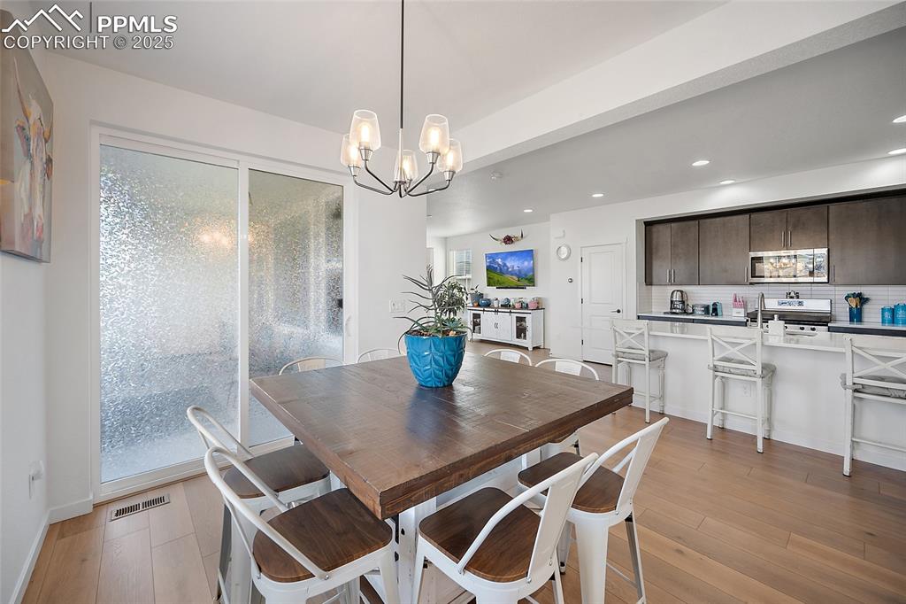 Image 20 of 49: Dining Area