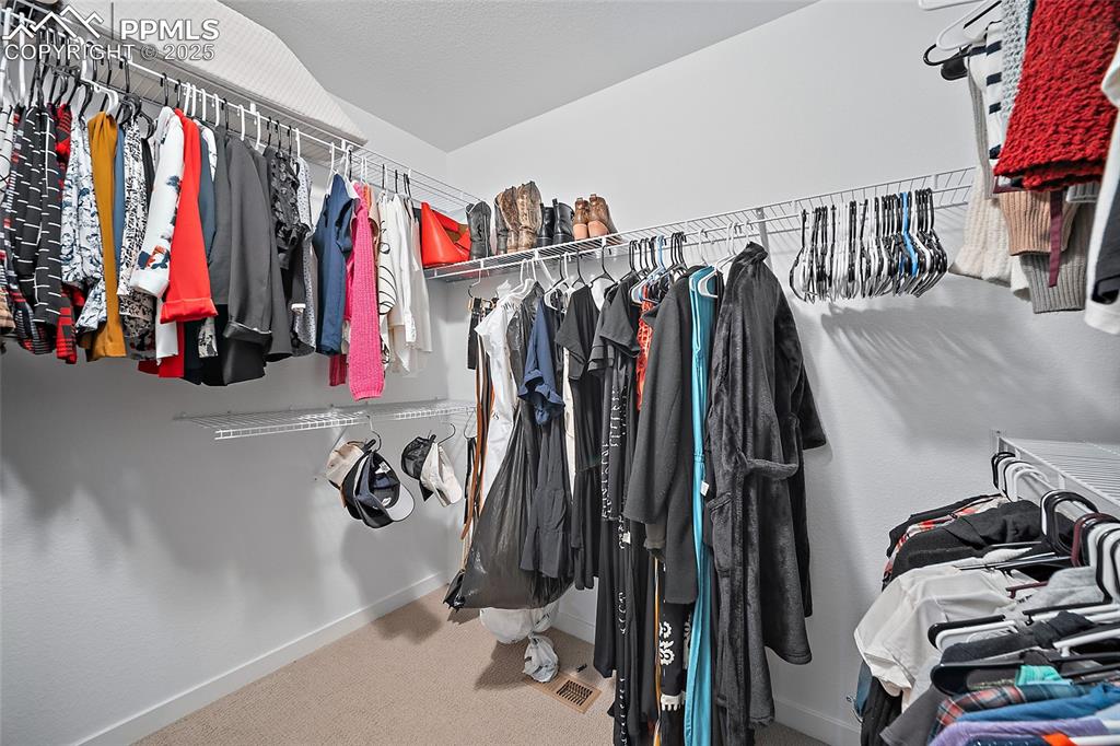 Image 25 of 49: Closet