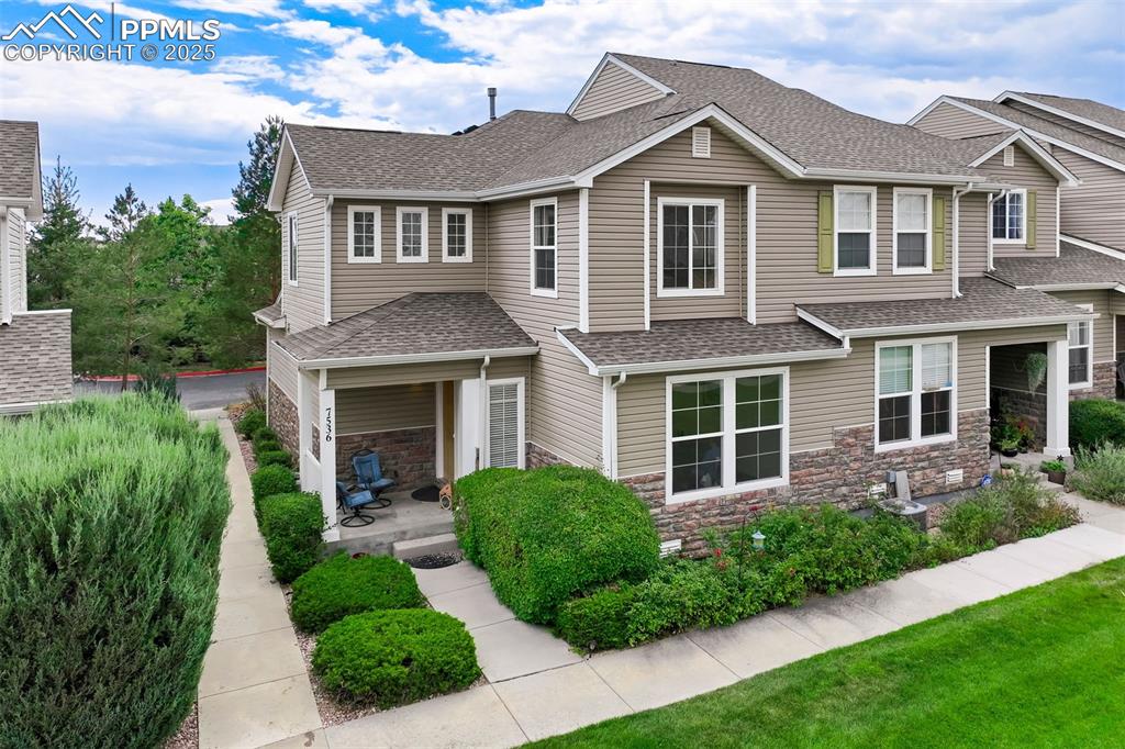 Image 2 of 38: Lovely landscaping