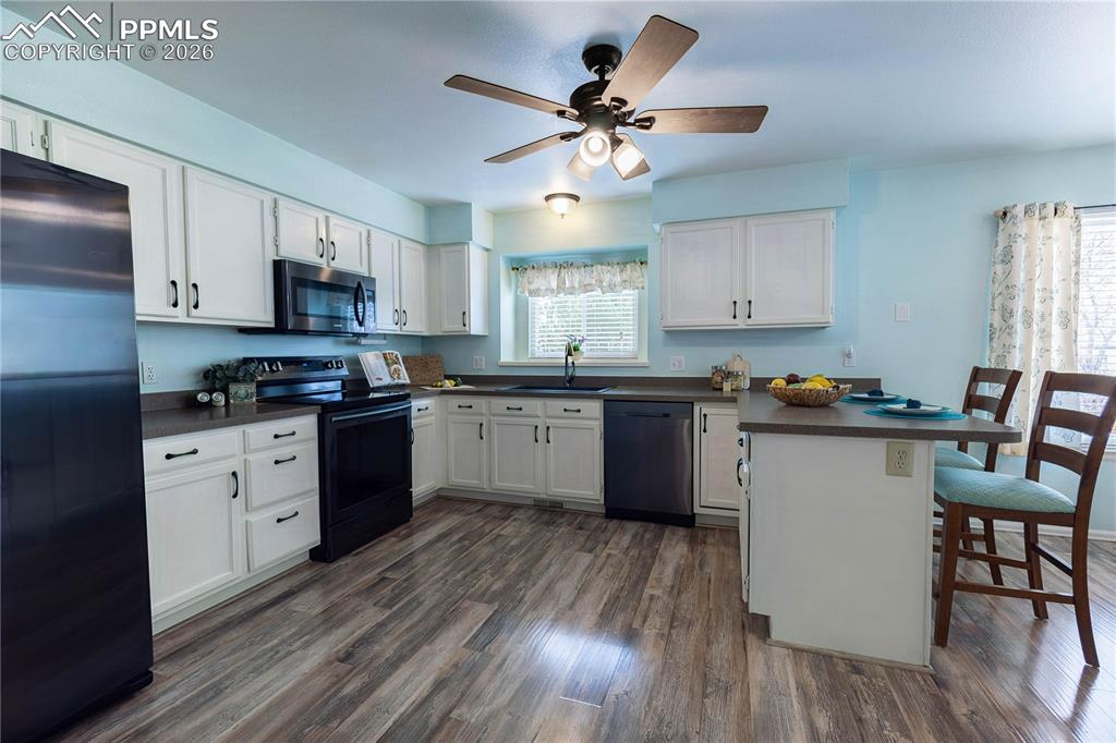 Image 11 of 48: Kitchen