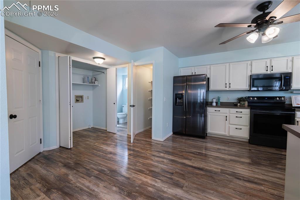 Image 14 of 48: Kitchen