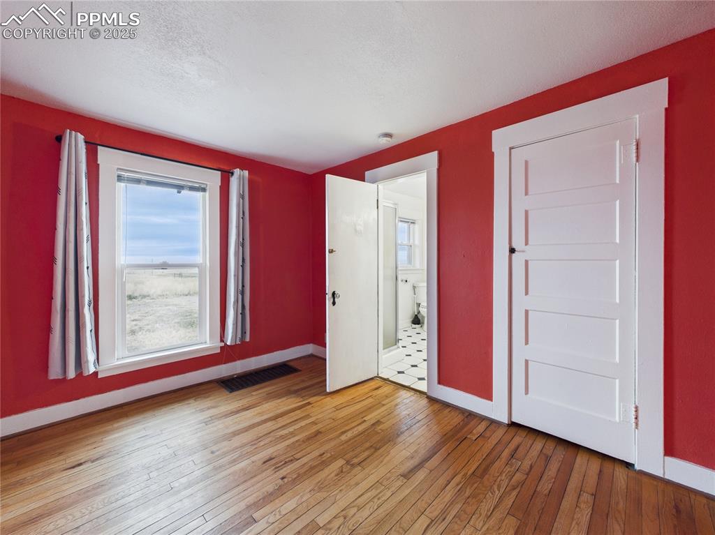 Image 11 of 33: Bedroom