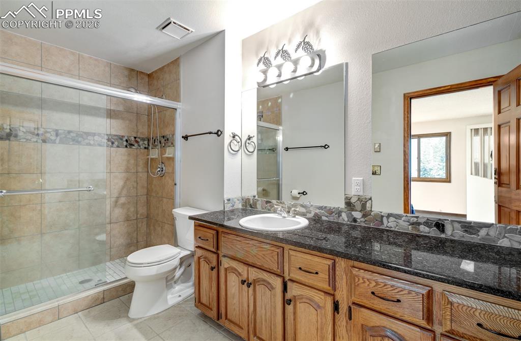 Image 18 of 45: Primary bathroom