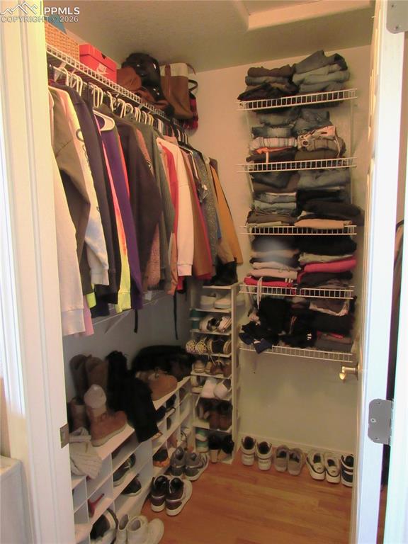 Image 17 of 29: Closet