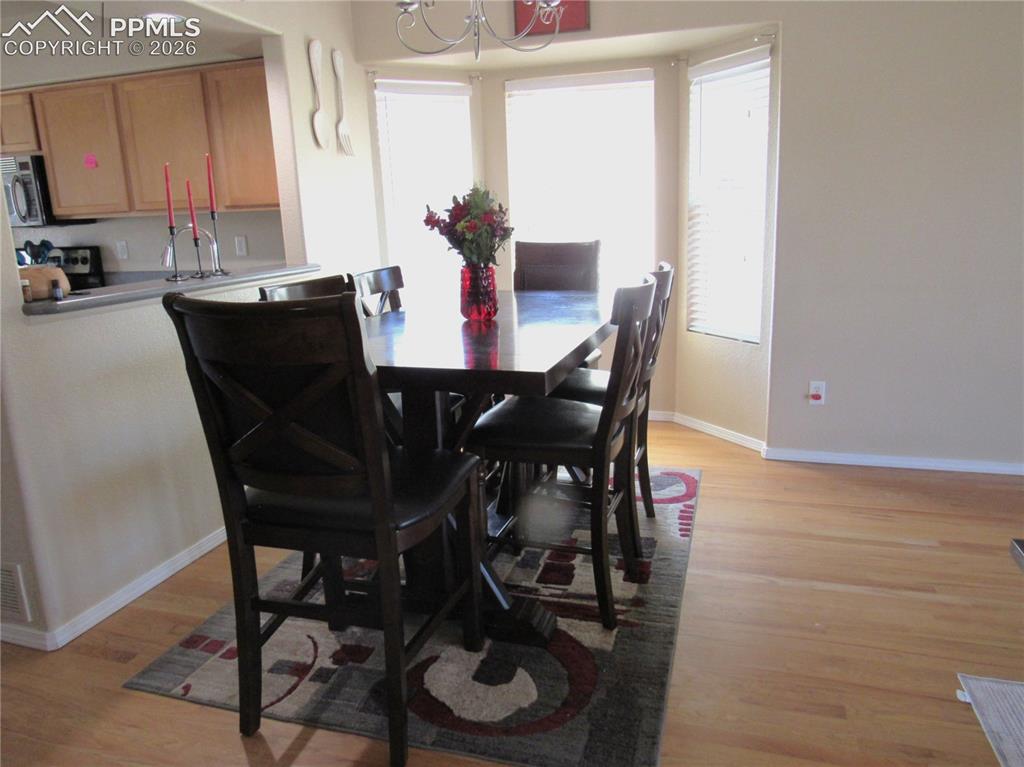 Image 7 of 29: Dining Area