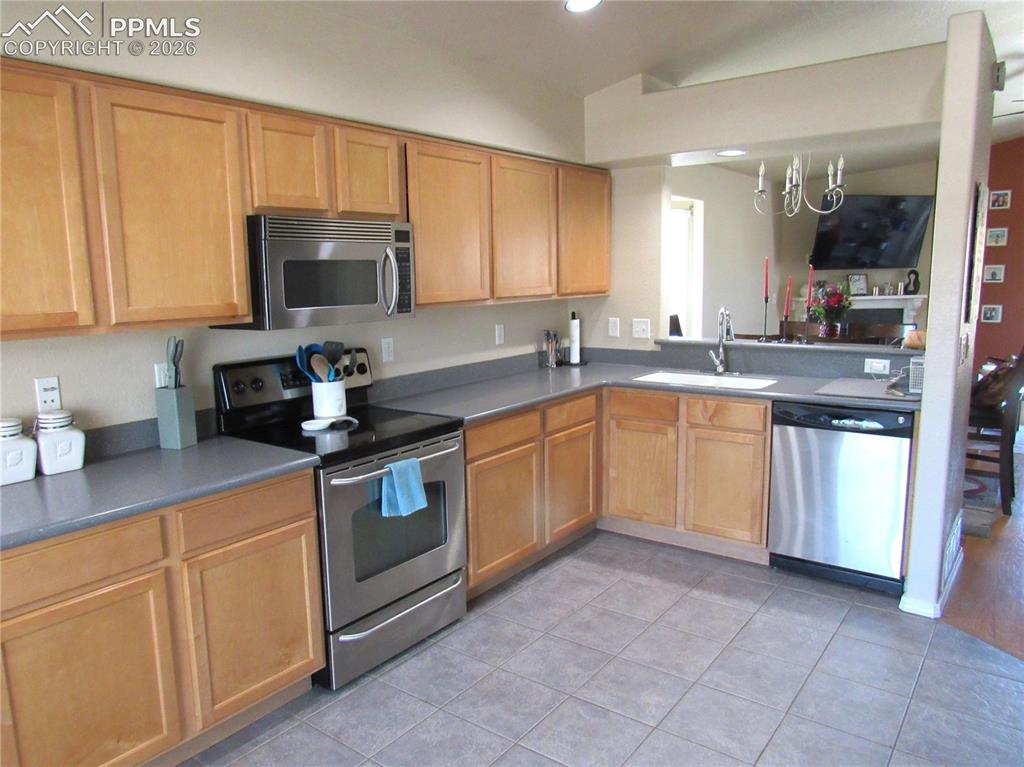 Image 9 of 29: Kitchen