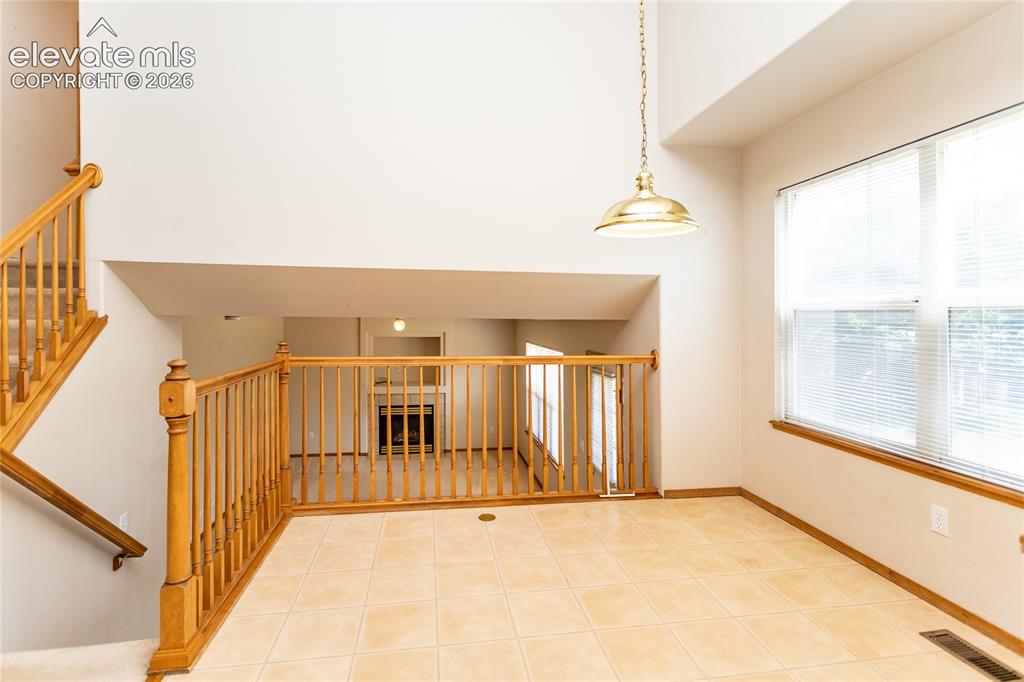 Image 12 of 50: Dining Area