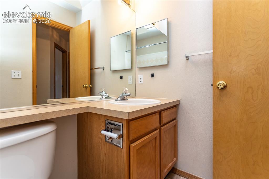 Image 19 of 50: Bathroom