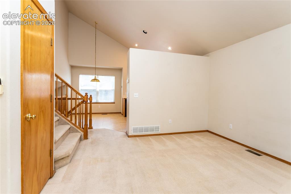 Image 7 of 50: Entrance Foyer