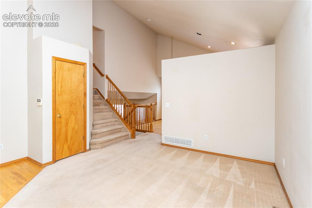 Image 8 of 50: Living Room