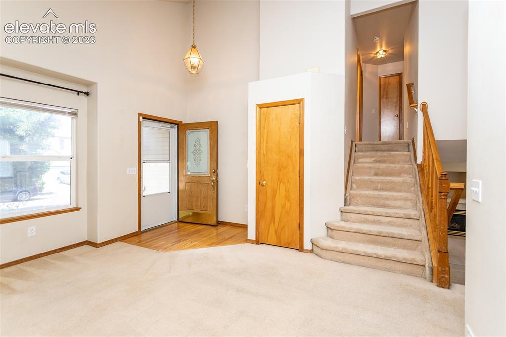 Image 9 of 50: Living Room