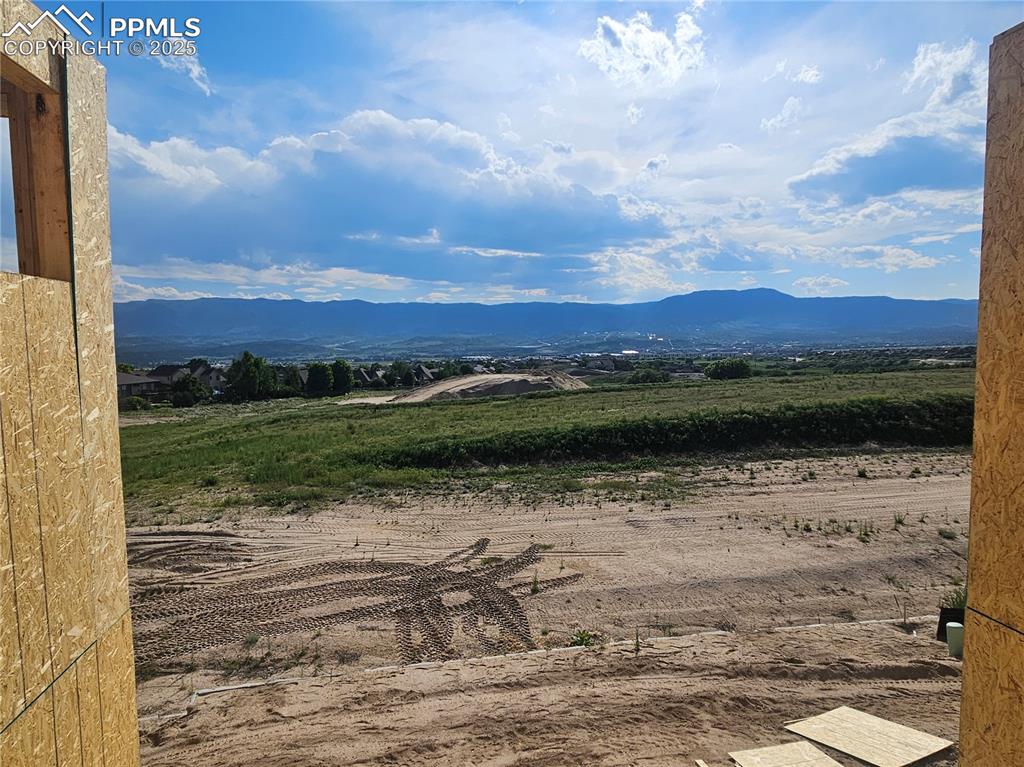 Image 16 of 25: Mountain view