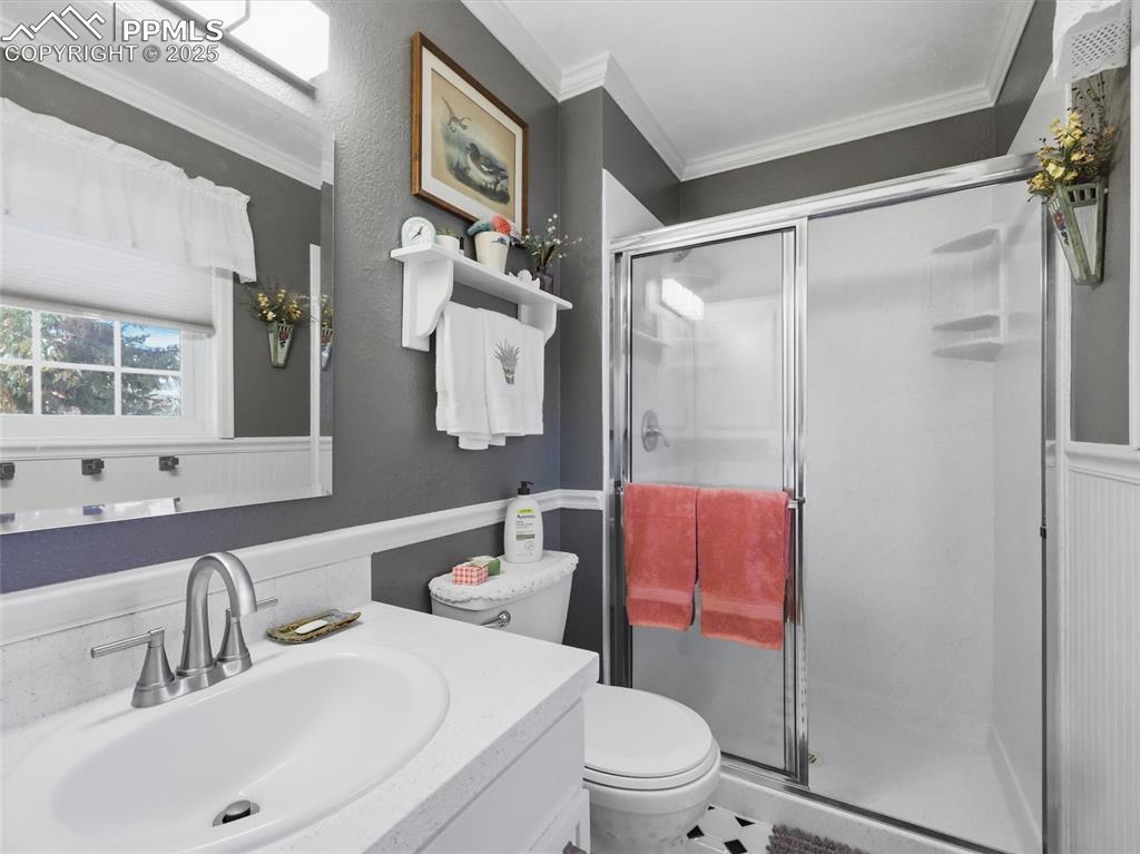 Image 23 of 47: Primary bathroom