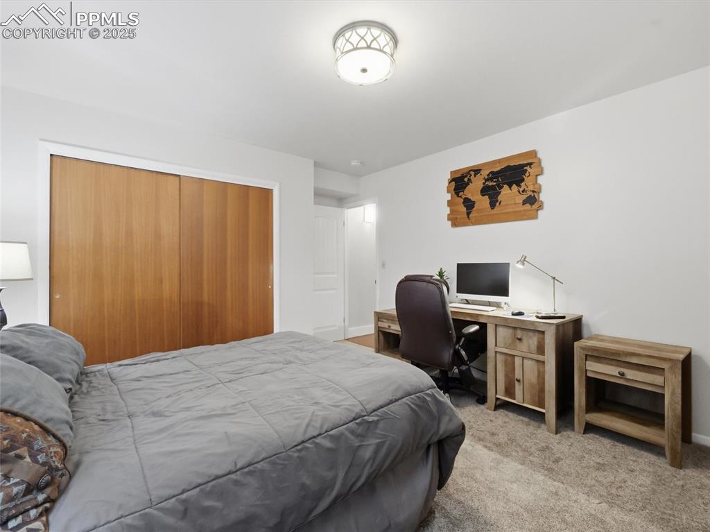 Image 34 of 47: Basement bedroom #5