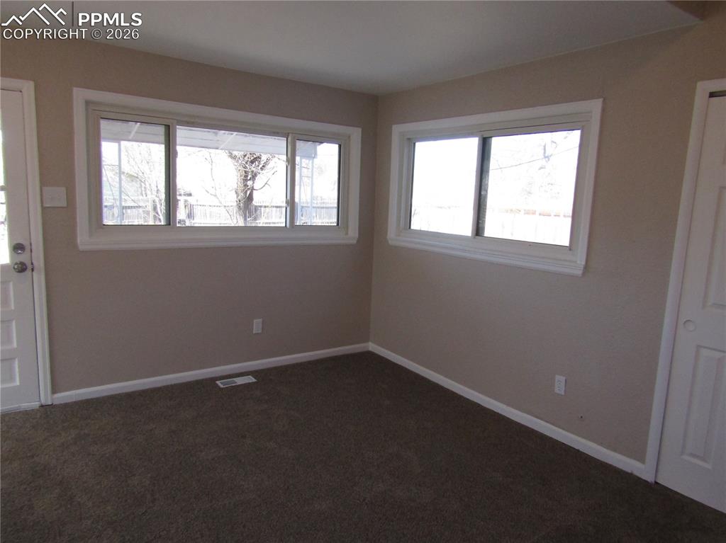 Image 14 of 21: Bedroom