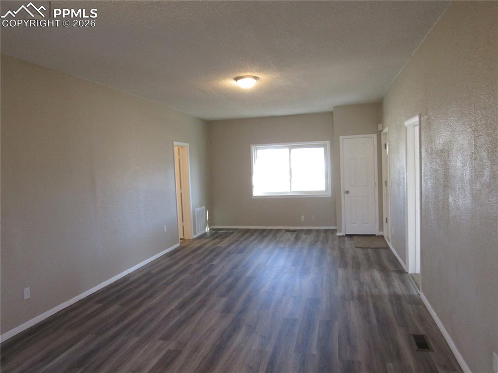 Image 6 of 21: Living Room