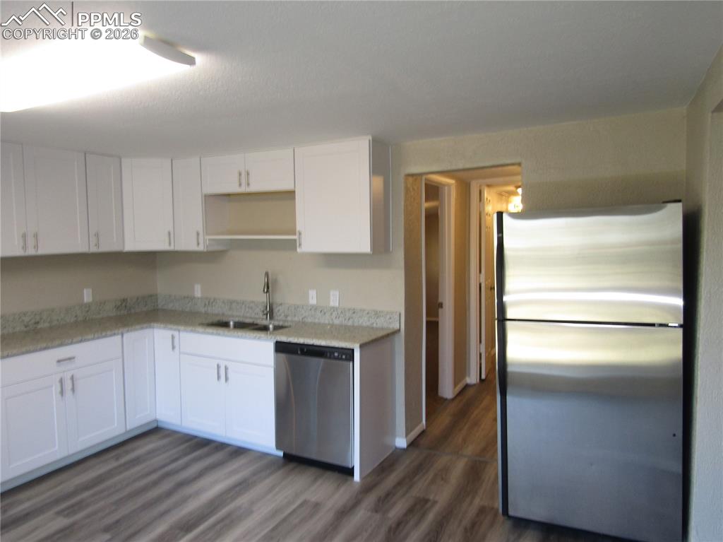 Image 8 of 21: Kitchen