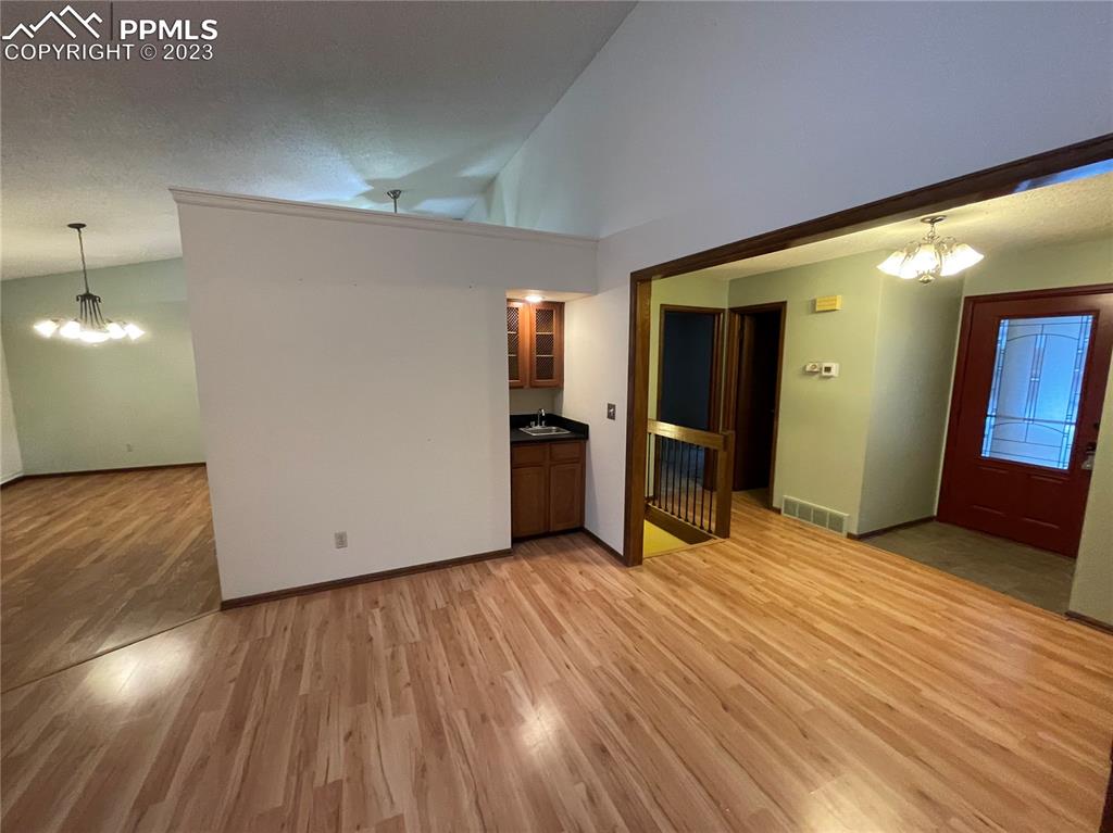 Listing 5833734, Image 12 of 25