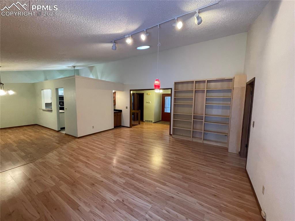 Listing 5833734, Image 13 of 25