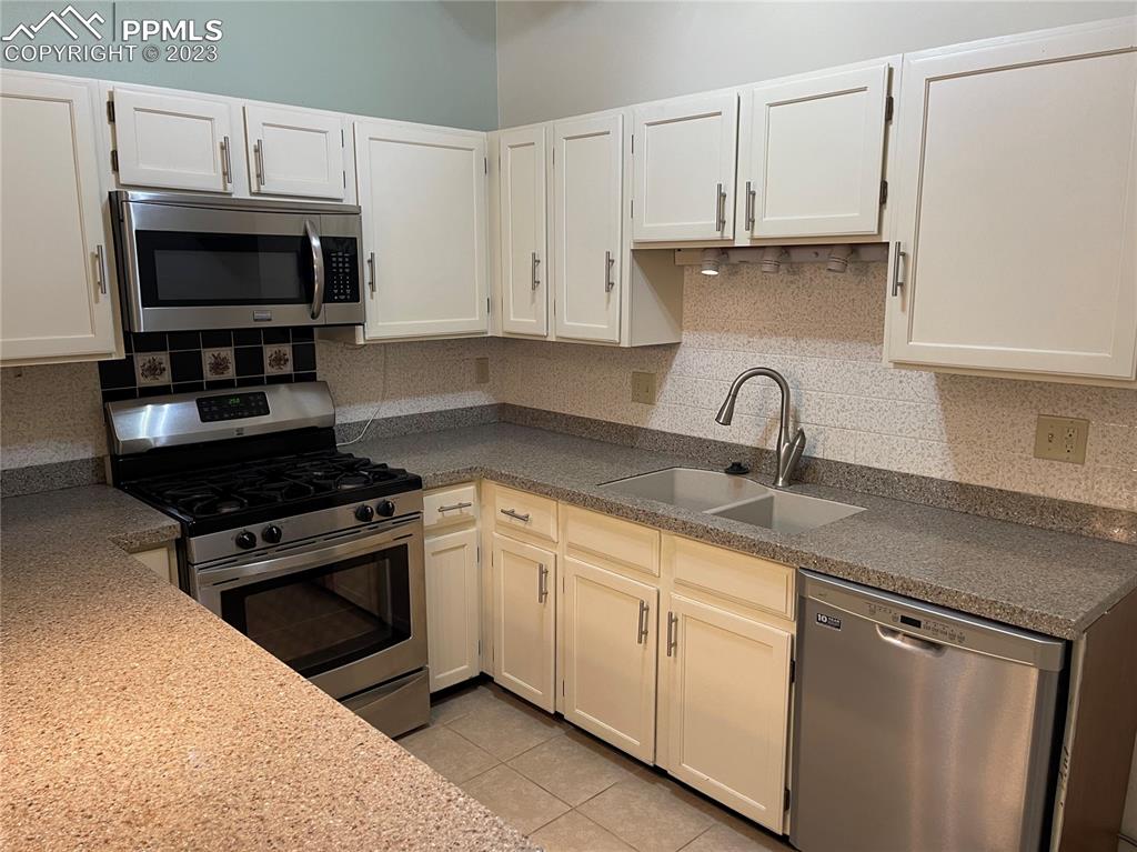 Listing 5833734, Image 2 of 25