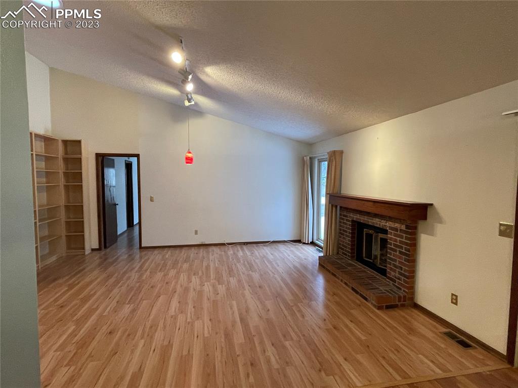 Listing 5833734, Image 5 of 25