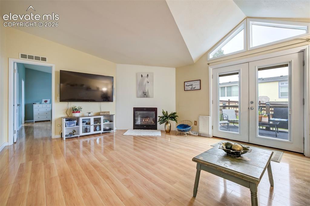 Image 12 of 50: Sitting Room