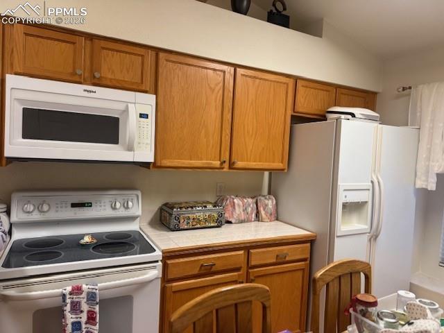 Image 4 of 16: Kitchen