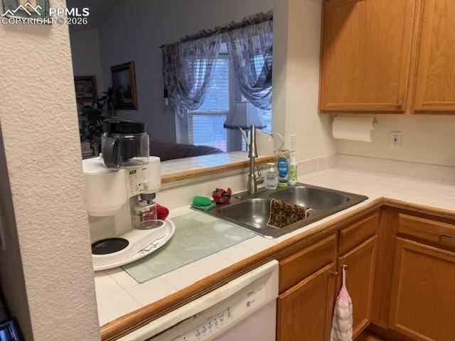 Image 5 of 16: Kitchen