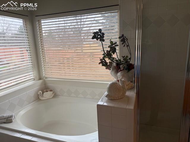 Image 7 of 16: Bathroom