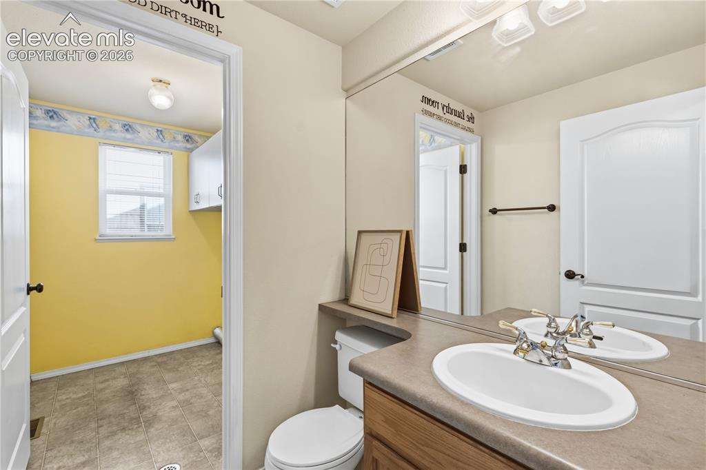 Image 19 of 50: Bathroom