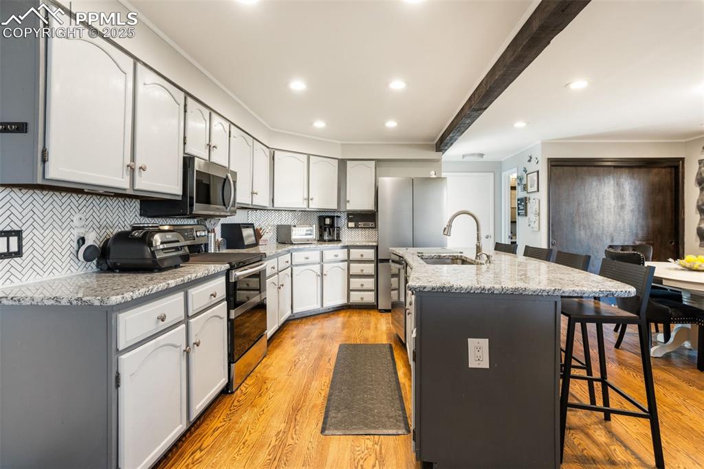 Image 11 of 46: Kitchen