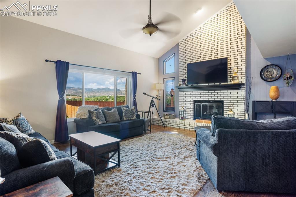 Image 15 of 46: Family Room