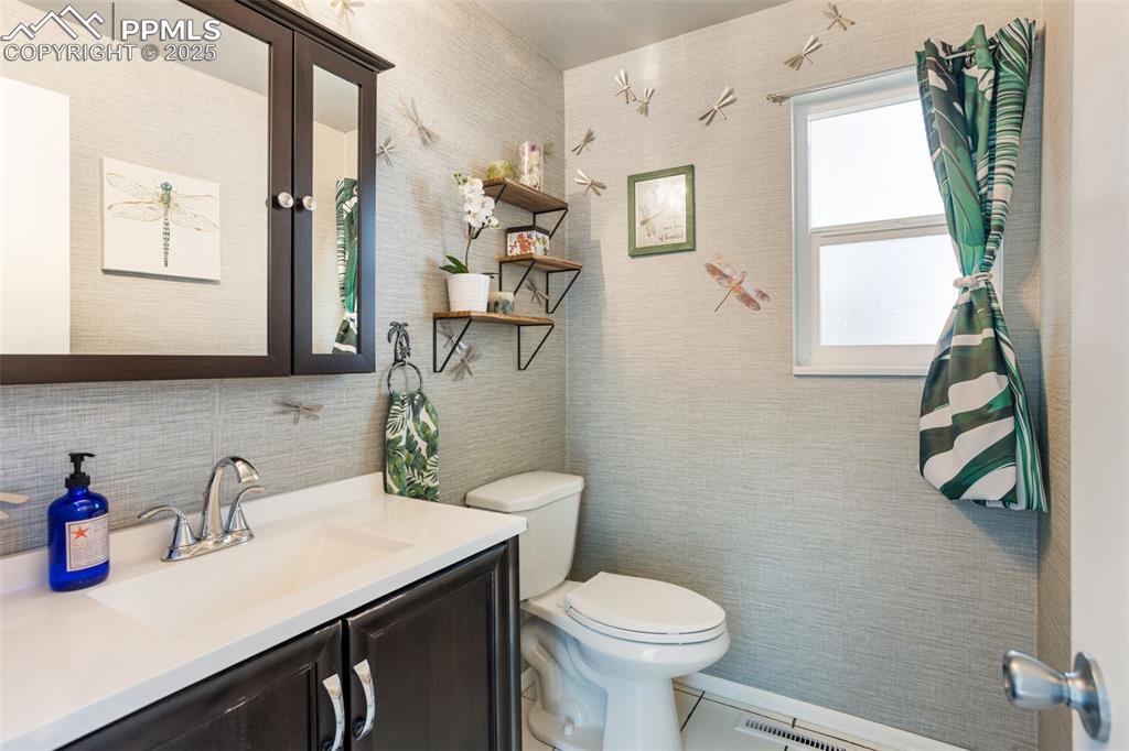 Image 18 of 46: Bathroom