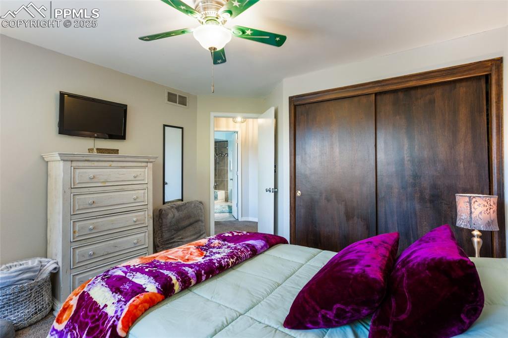 Image 28 of 46: Bedroom