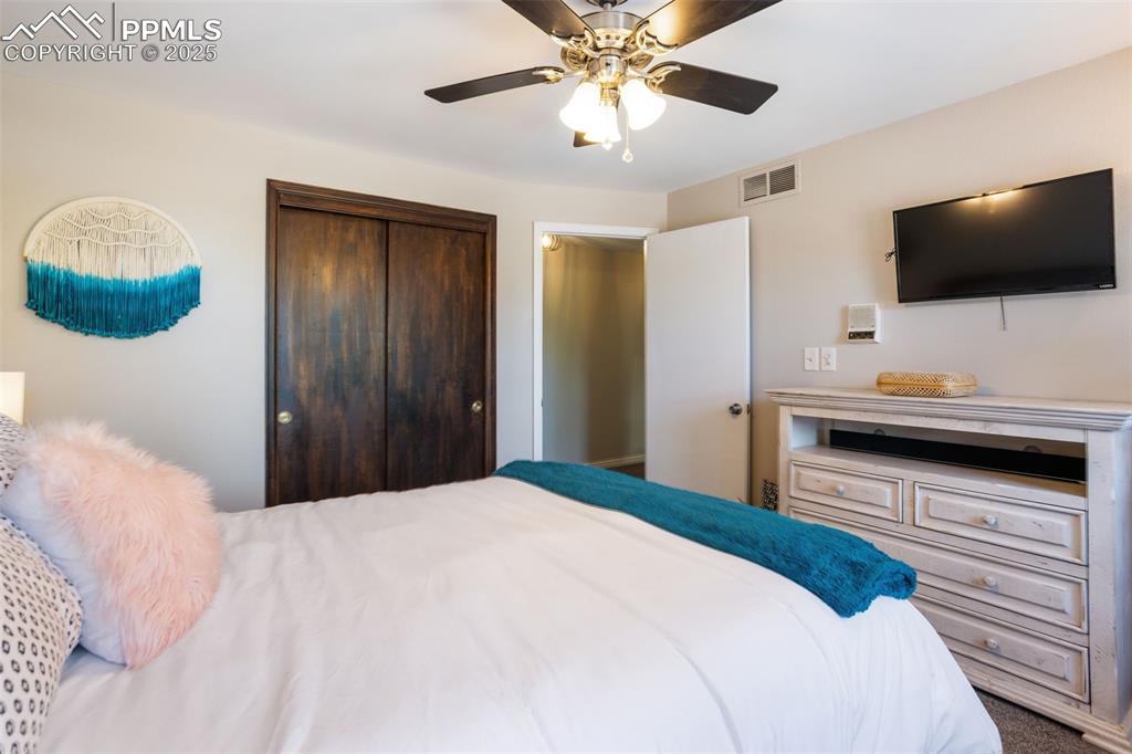 Image 30 of 46: Bedroom