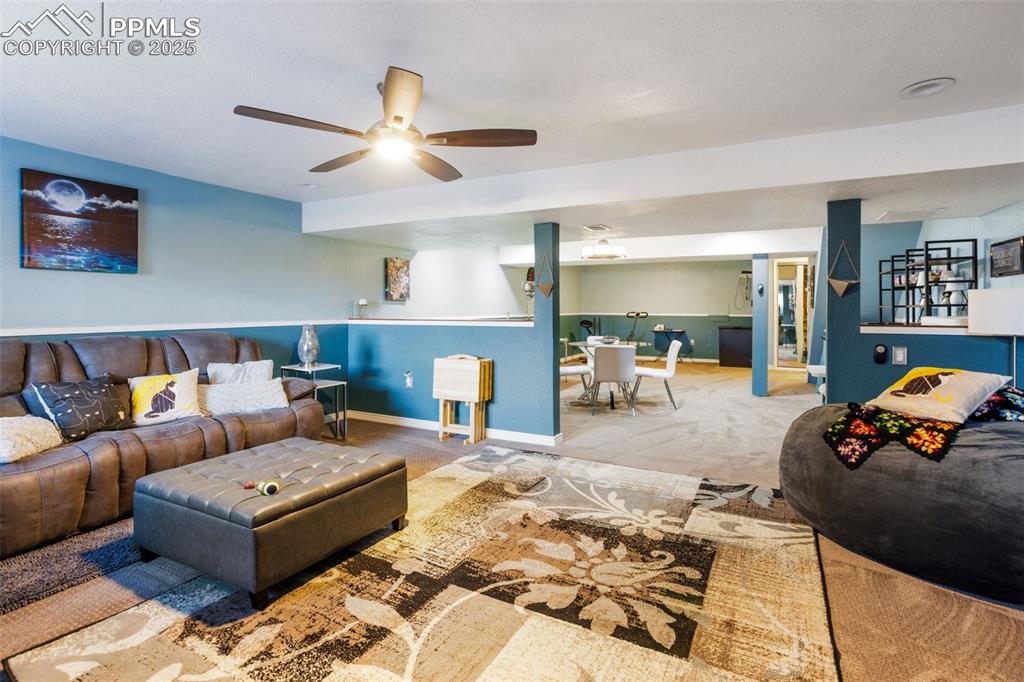 Image 34 of 46: Family Room