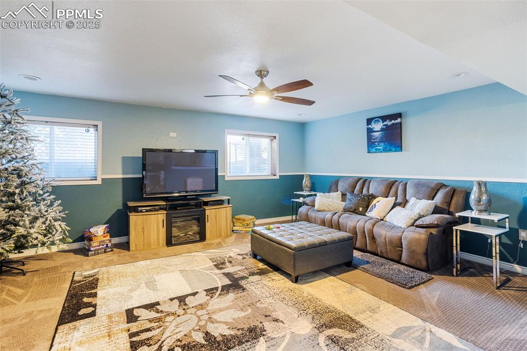 Image 35 of 46: Family Room