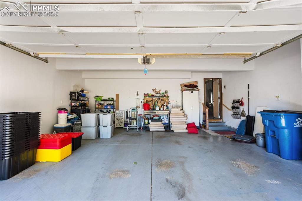 Image 37 of 46: Garage