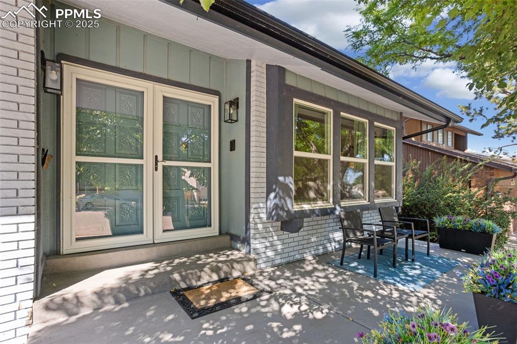 Image 4 of 46: Entry