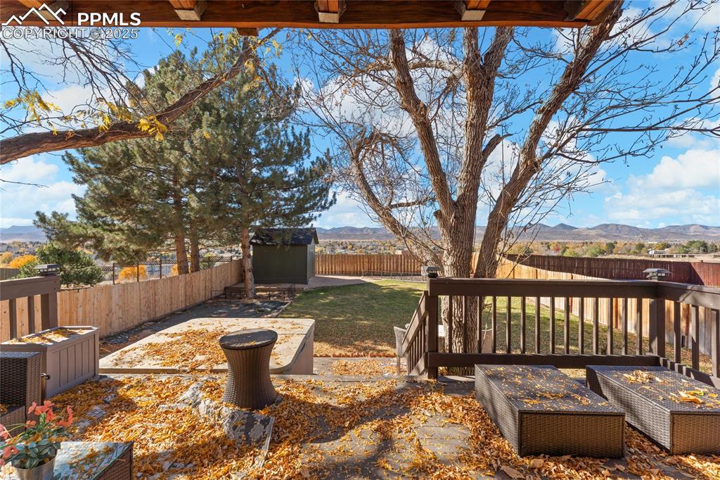 Image 42 of 46: Yard