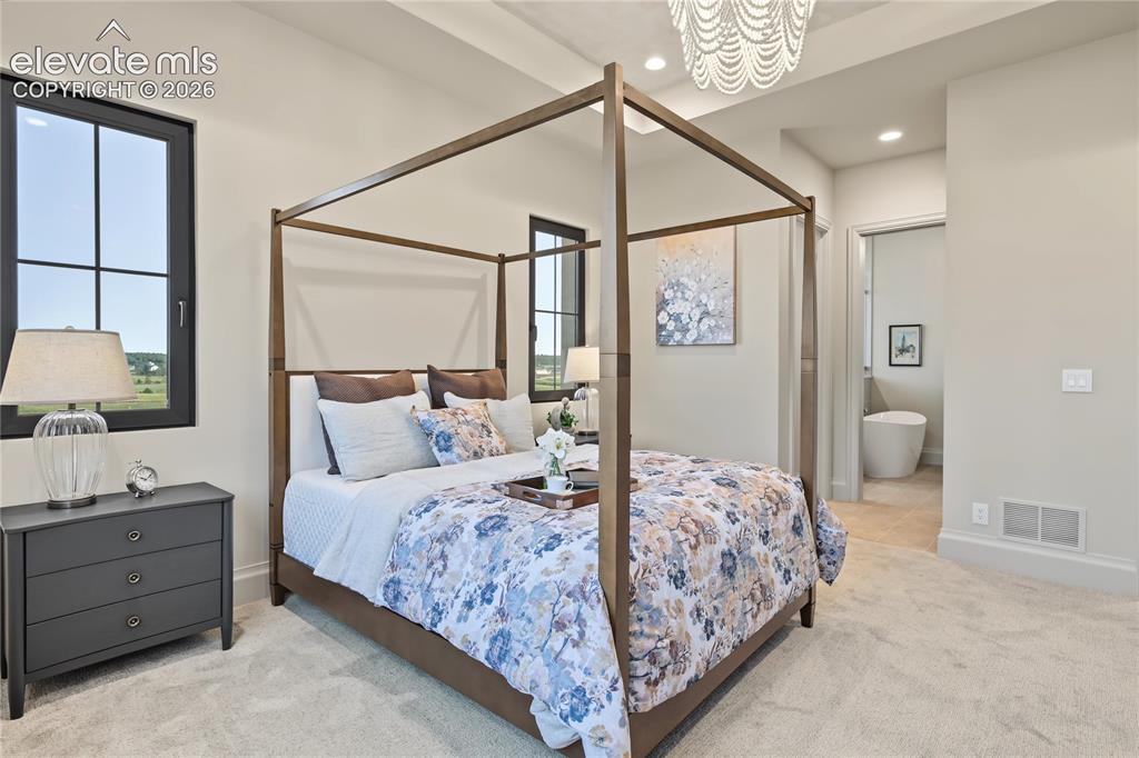 Image 11 of 50: Beautiful coffered ceilings