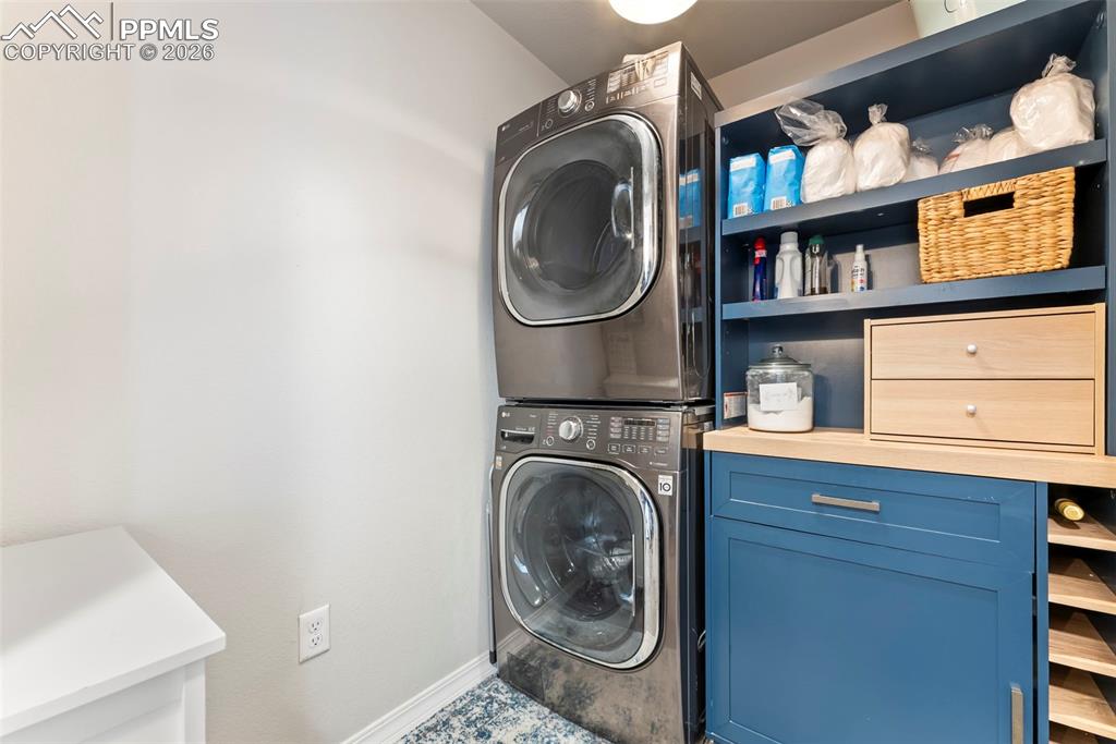 Image 15 of 50: Laundry