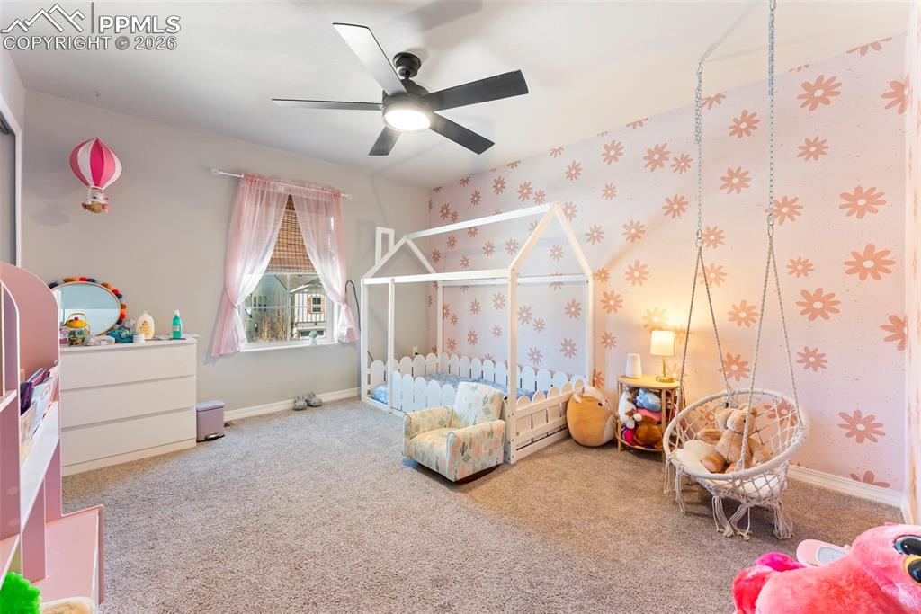 Image 18 of 50: Bedroom