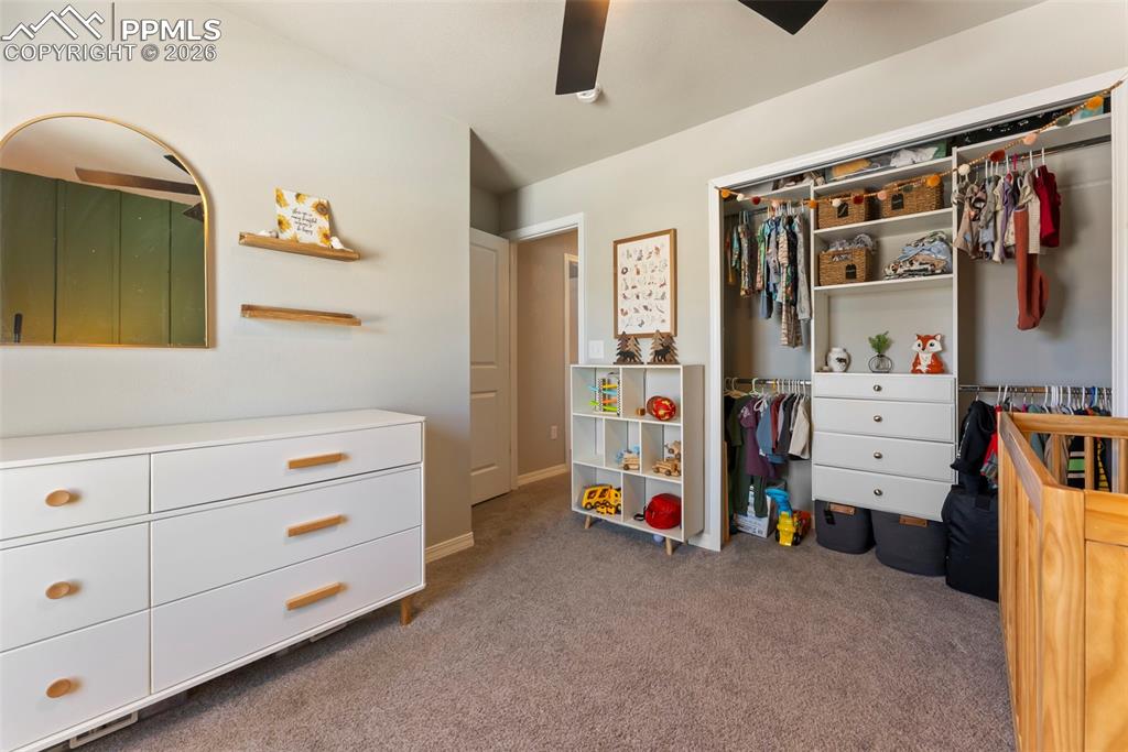 Image 23 of 50: Bedroom