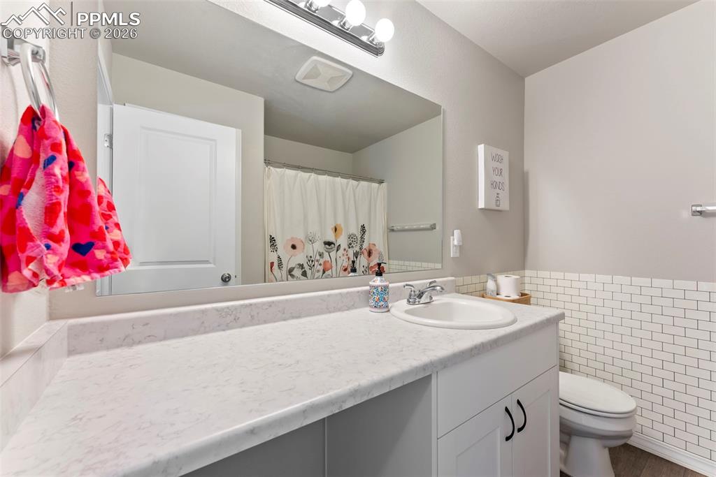 Image 24 of 50: Bathroom