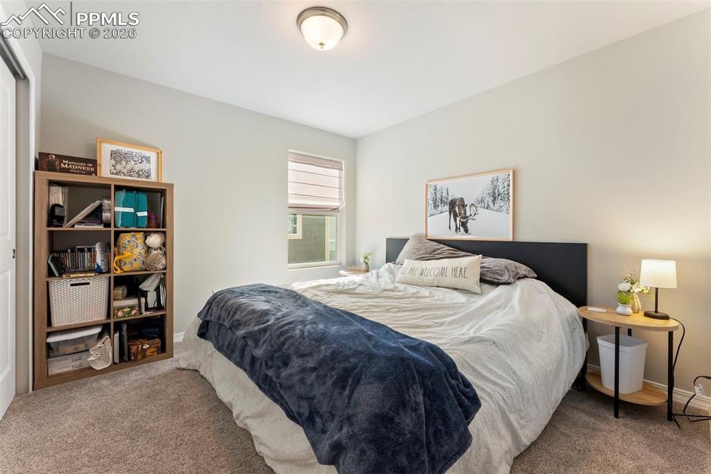 Image 25 of 50: Bedroom